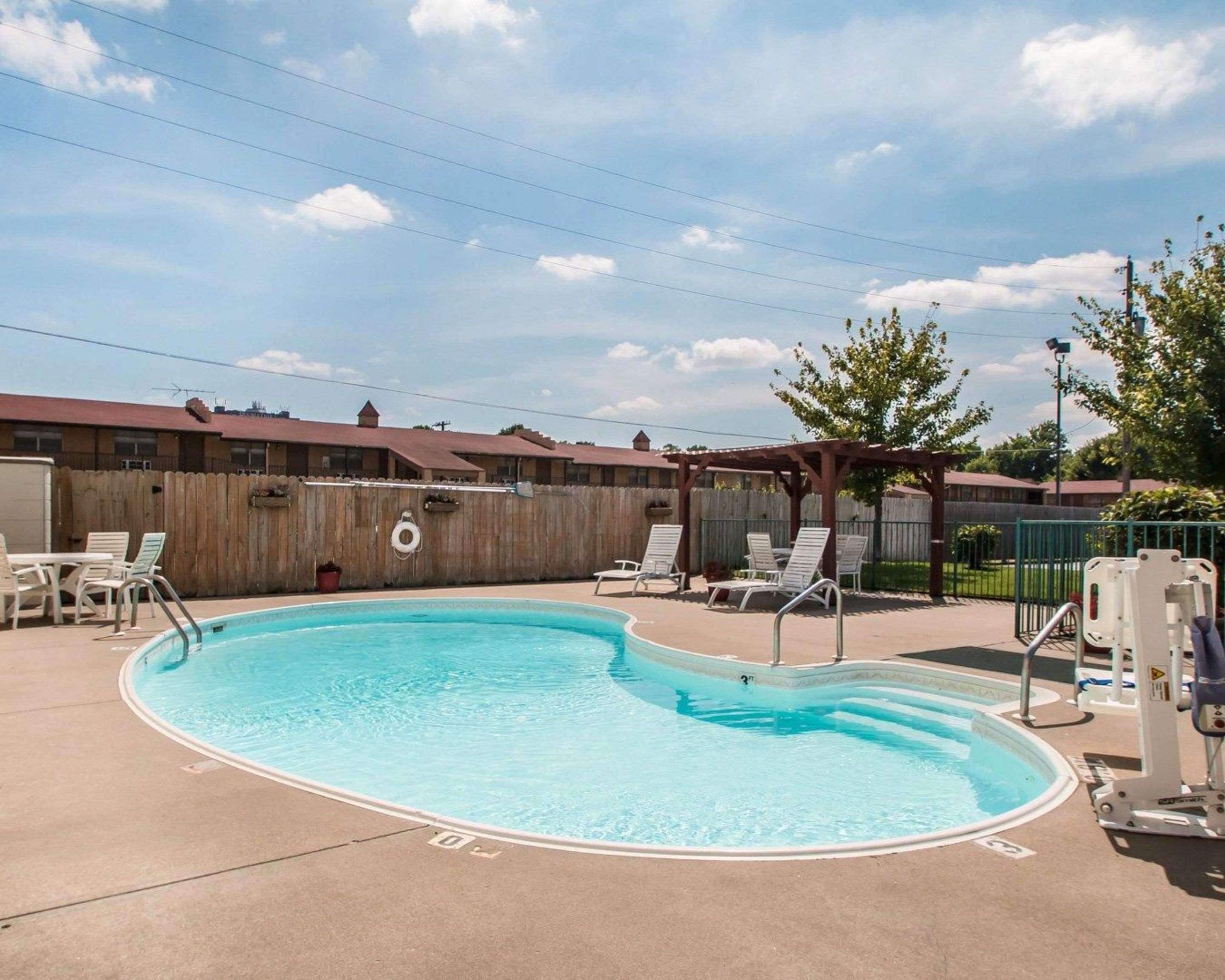 Econo Lodge Springfield I-44 Exterior photo